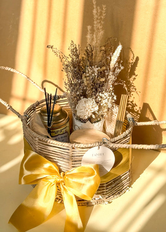 The Circle of Light Hamper