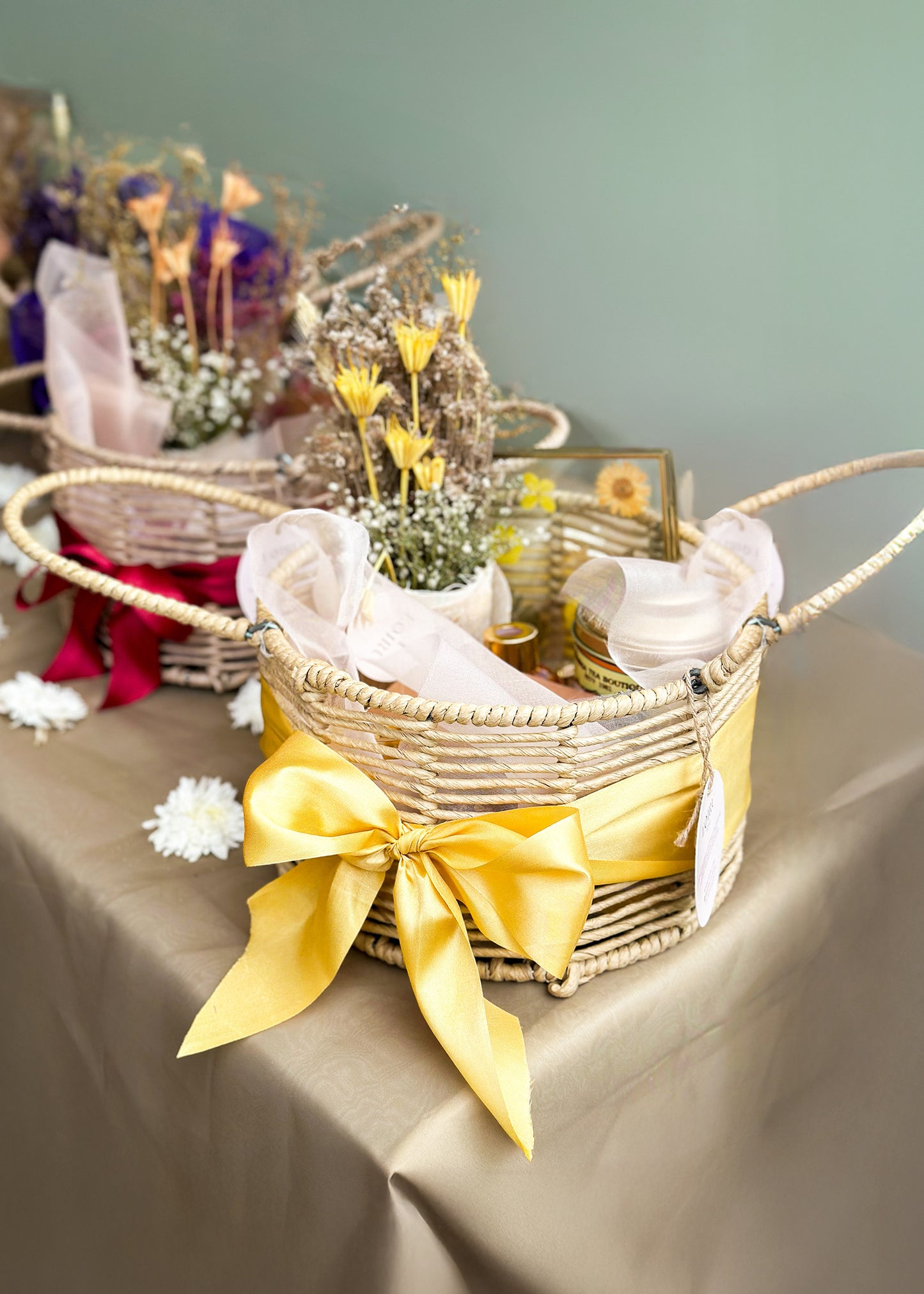 The Circle of Light Hamper